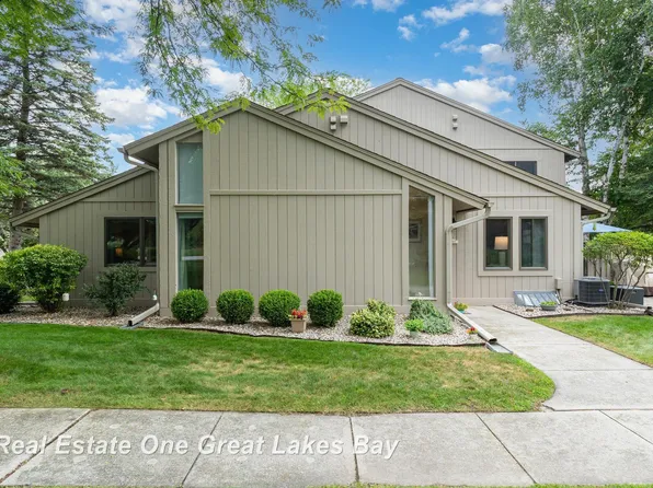 6217 Fairway Dr, Bay City, MI 48706