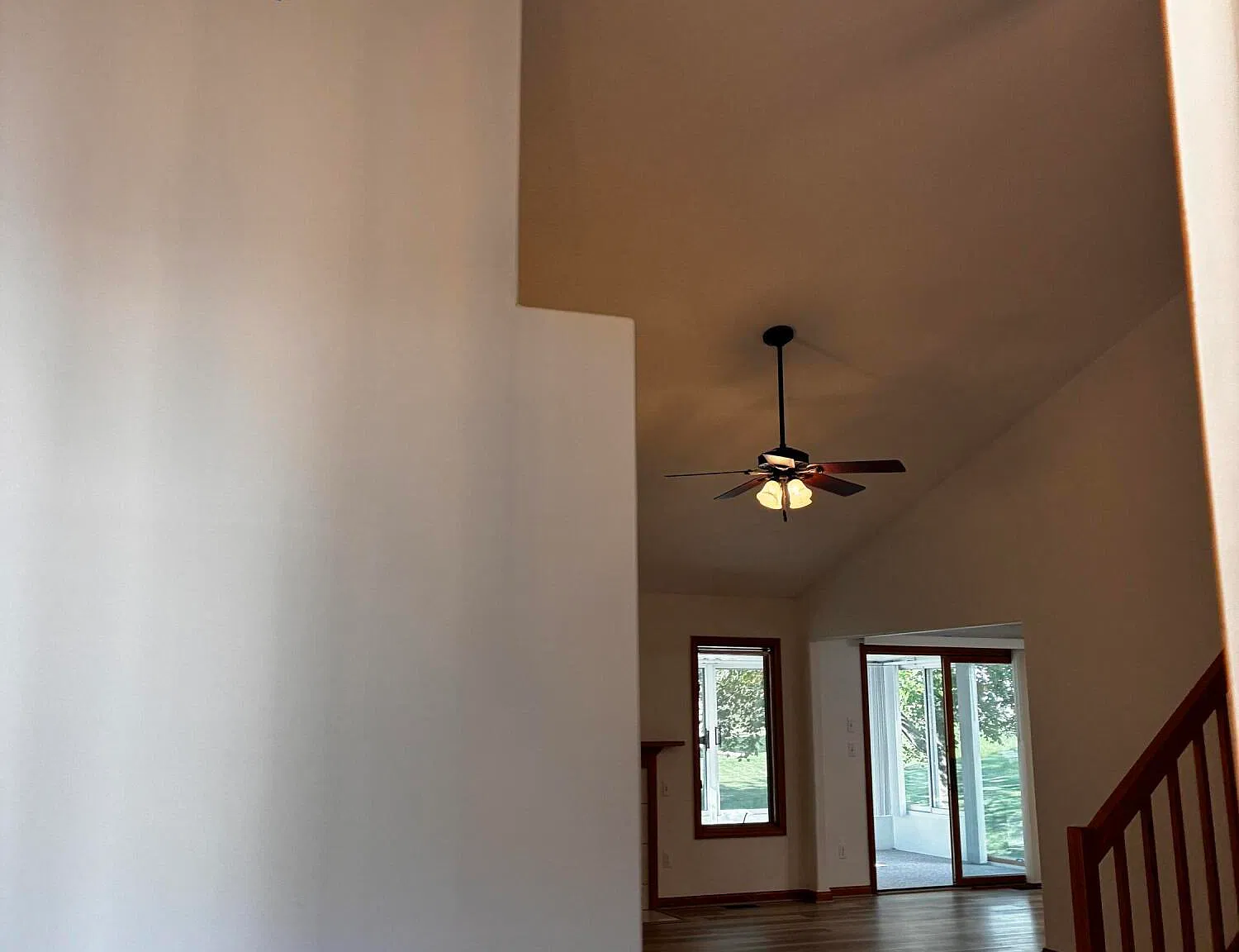 4 bed, 2.0 bath, 1670 sqft, $3,400 — Photo 3