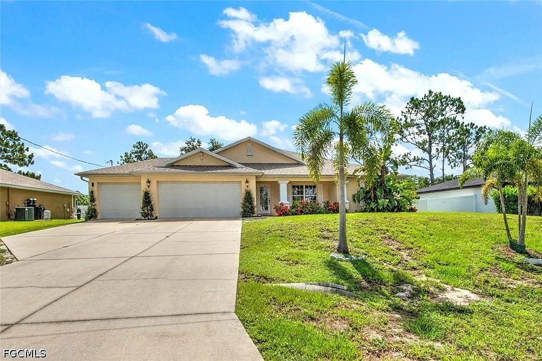 3 bed, 2.0 bath, 1969 sqft, $2,200 — Photo 3