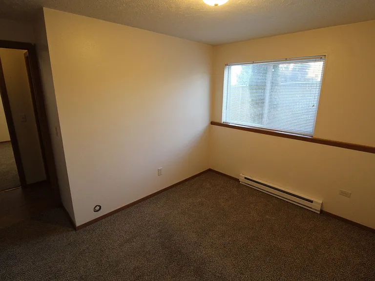Pineridge Apartments — Photo 9