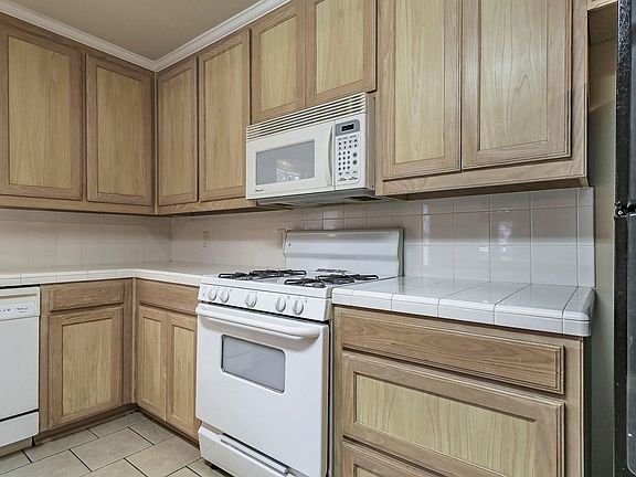 4th image of 4109 Trail Lake Dr