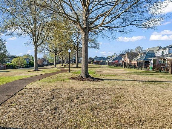 5th image of 937 Warwick Oaks Ln N