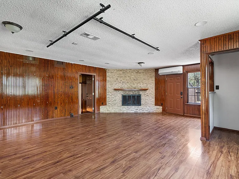 2106 Allred Dr — Photo 16