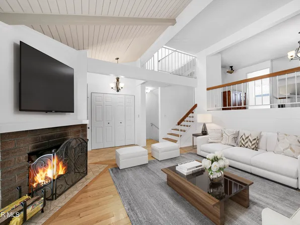 21535 Erwin St Unit 113, Woodland Hills, CA 91367
