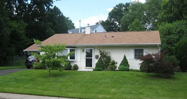 221 Devon Rd photo 1
