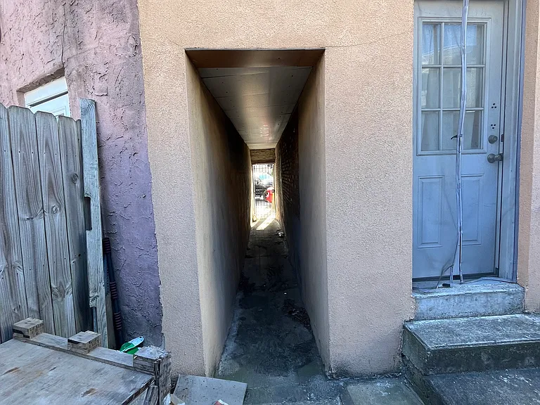 115 W Allen St — Photo 6