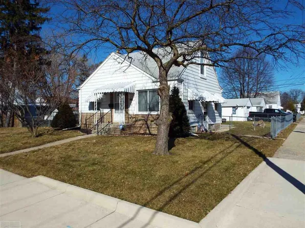 15375 Semrau Ave, Eastpointe, MI 48021