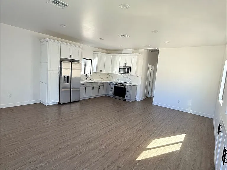 1664 Glen Ave — Photo 9