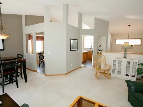 9289 Jergen Ave S, Cottage Grove, MN 55016