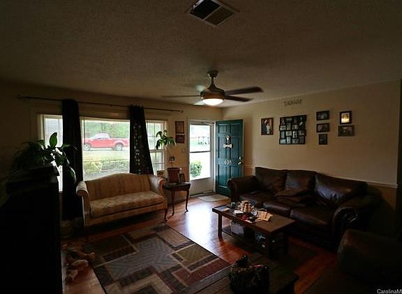 5th image of 405 E Ohio Ave