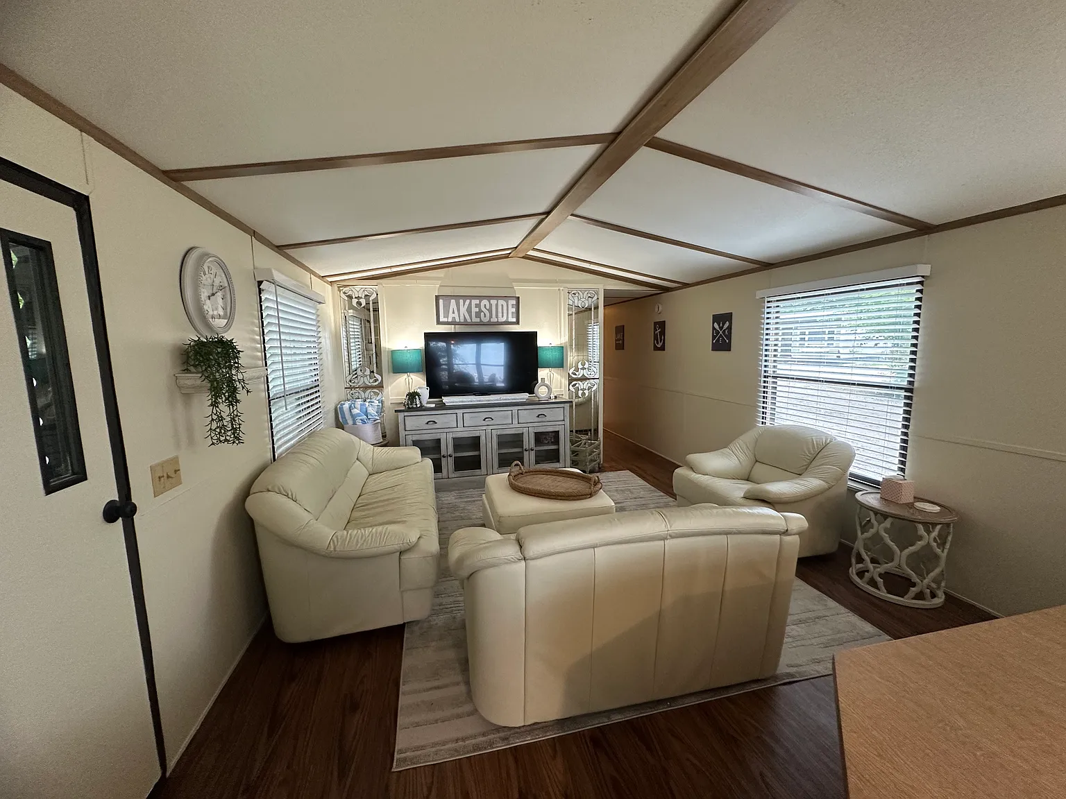 2 bed, 725 sqft, $2,250 — Photo 3