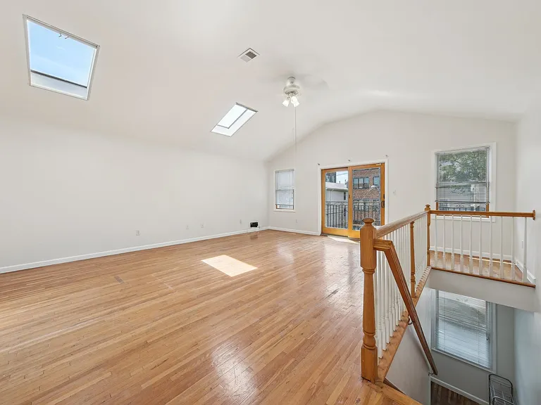 68 Lincoln St #2 — Photo 6