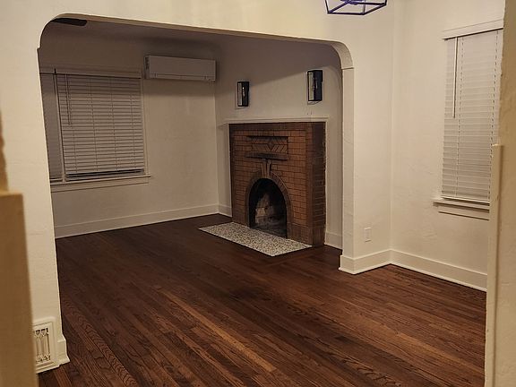 5th image of 604 Roberts St