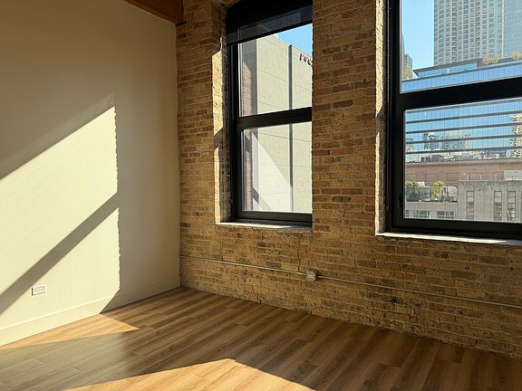 2nd image of 153-157 W Ohio St #306