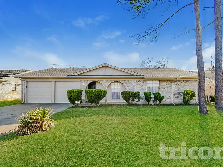 155 Bellvue Dr — Photo 2