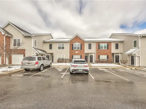 11631 Tomahawk Creek Pkwy APT D, Leawood, KS 66211