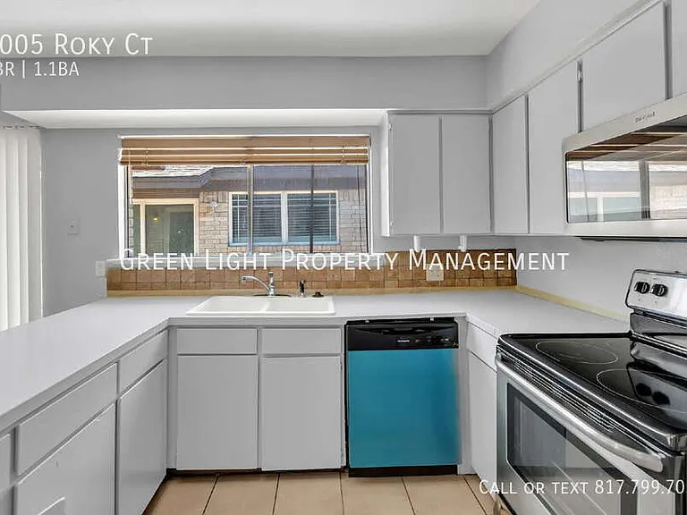 1005 Roky Ct — Photo 7