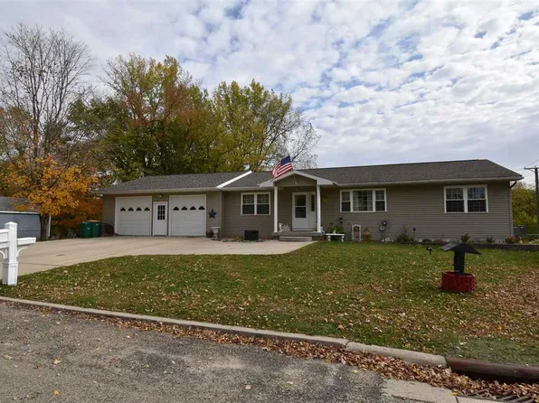 800 9th Ave NE, Independence, IA 50644