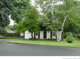 44 Cobbs Rd, West Hartford, CT 06107