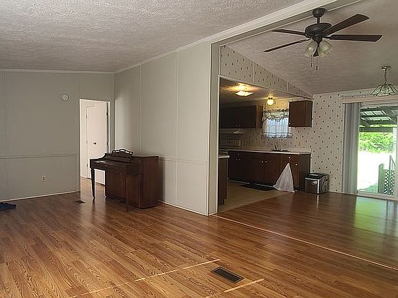 Livingroom, dining, kitchen 