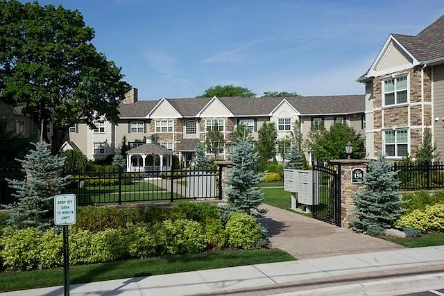 Fairfield Courtyard at Farmingdale — Photo 6
