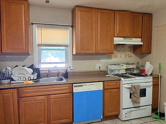 2nd image of 31 Carolina Rd #1