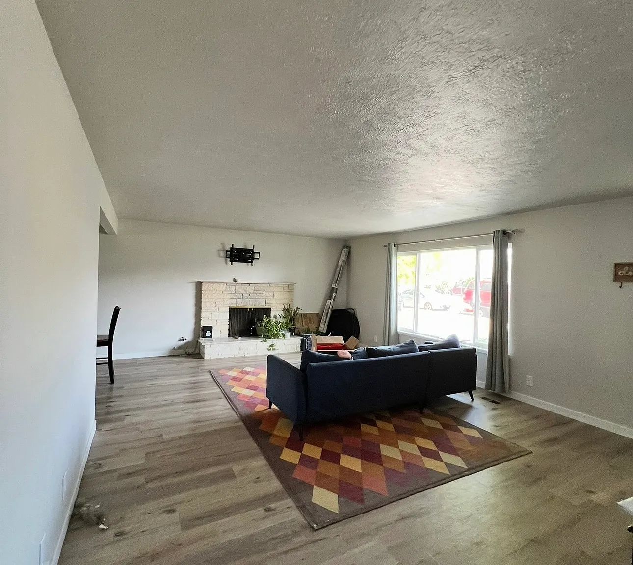 3 bed, 1288 sqft, $2,100 — Photo 3