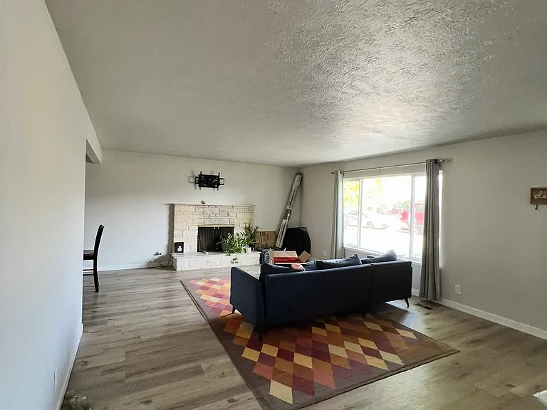 412 W Colorado Ave — Photo 3