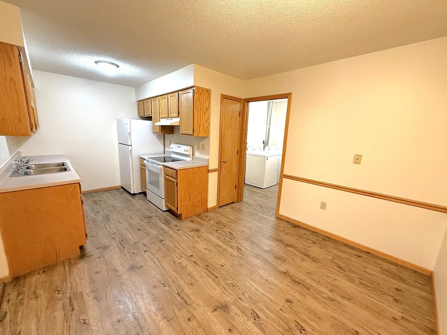 2 bed, 1042 sqft, $1,195 — Photo 3