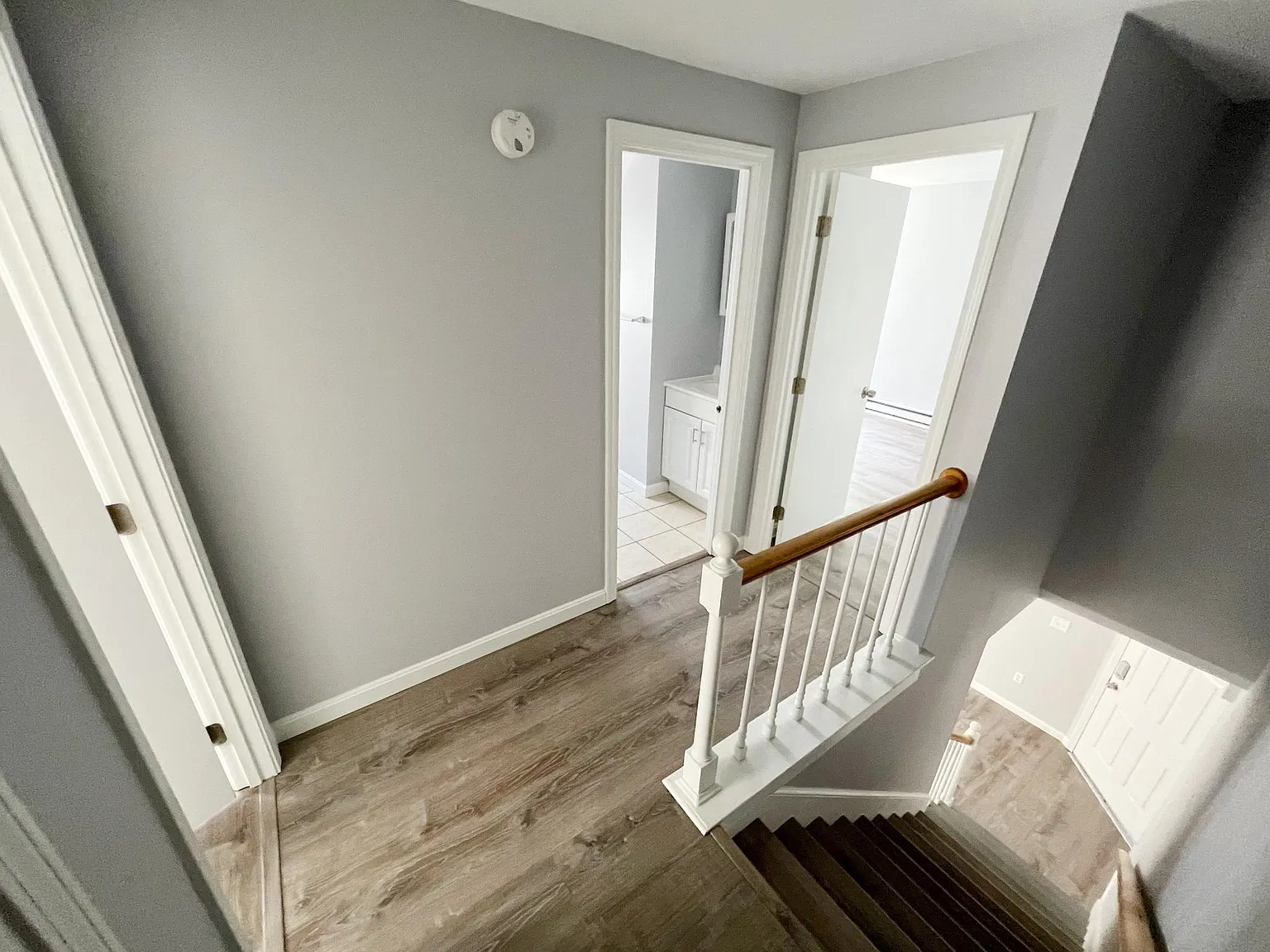 81 University St — Photo 2