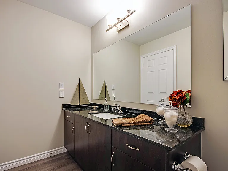 1045 Waterloo St — Photo 18