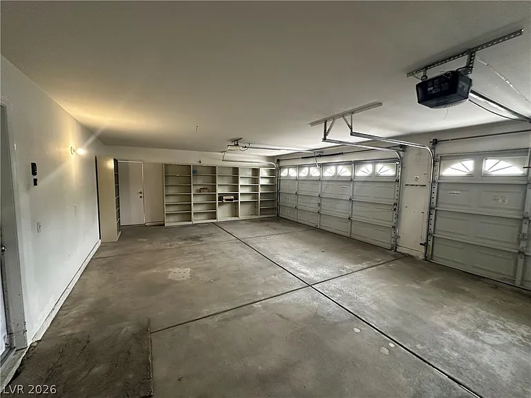 2109 Cedar Hills St — Photo 24