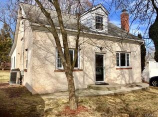 9 Chestnut St, Stony Pt, NY 10980