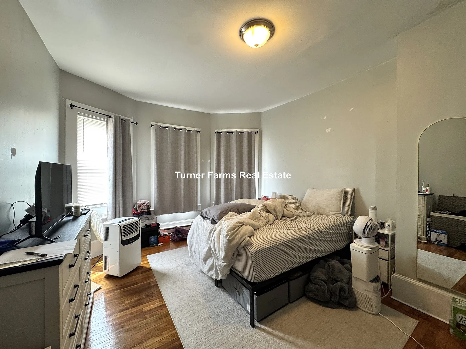 4 bed, 9999 sqft, $3,400 — Photo 3