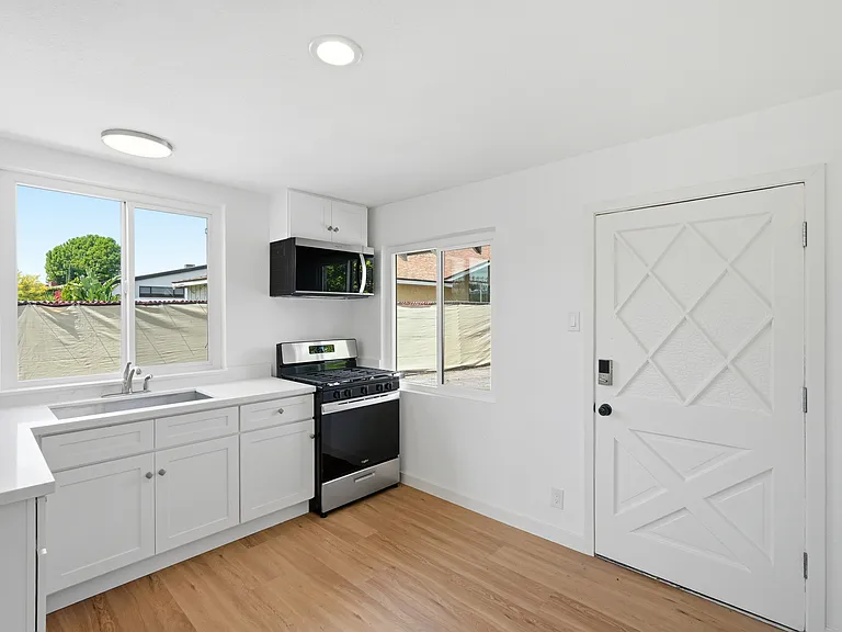 8647 Corbin Ave — Photo 35