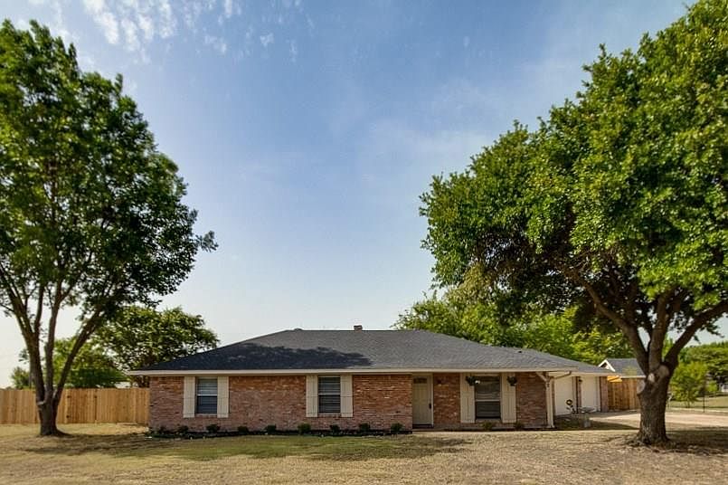 1st image of 302 Sunrise Dr