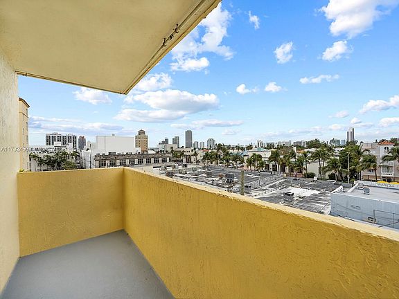 5th image of 1334 Collins Ave APT 504