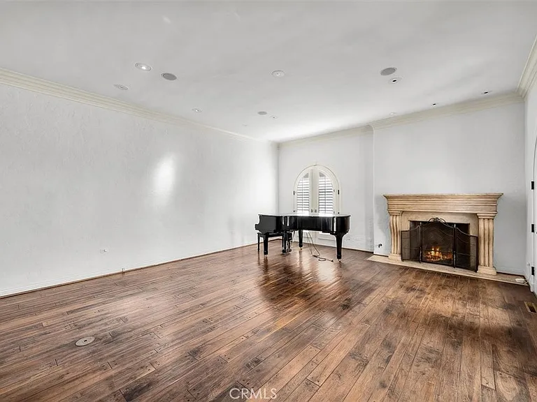 1500 The Strand — Photo 26