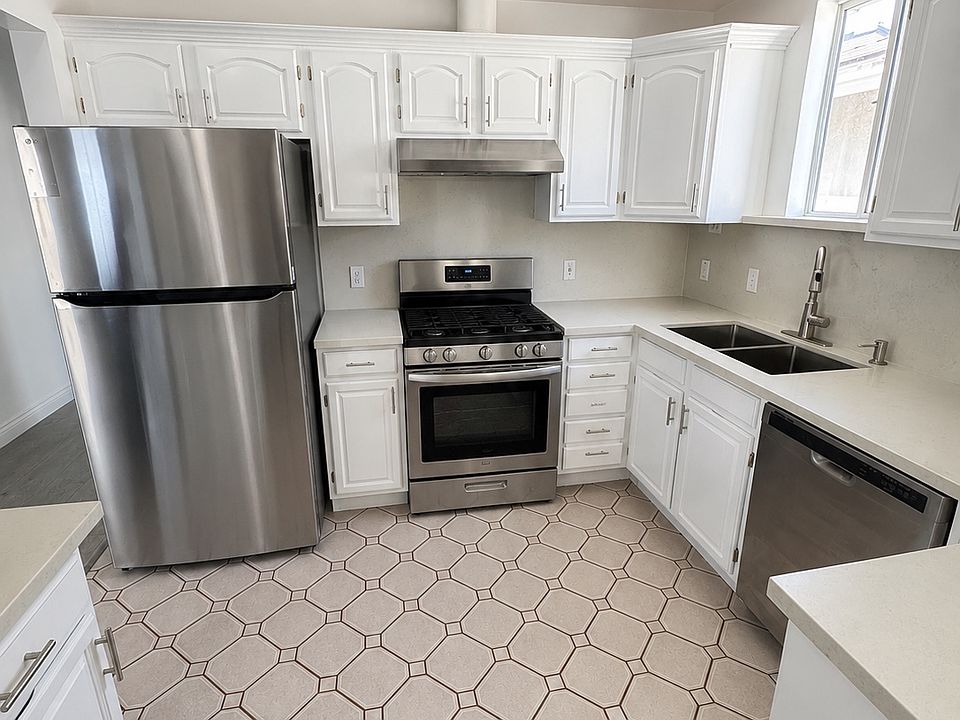 1st image of 605 Iris Ave #2