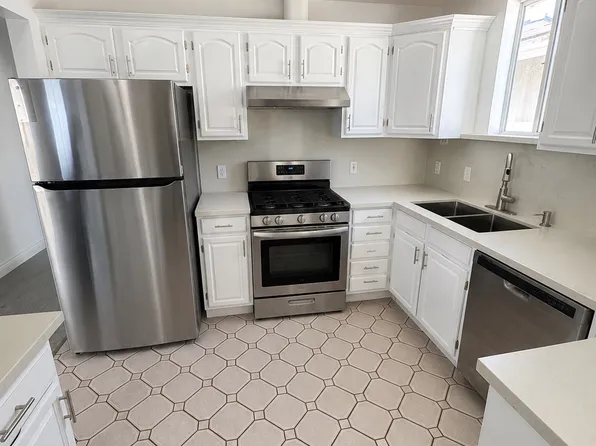605 Iris Ave #2, Corona Del Mar, CA 92625
