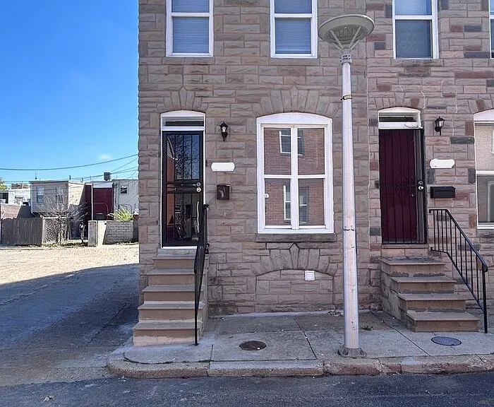 599 N Bradford St — Photo 2