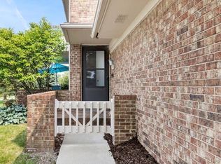 6693 Maple Lakes Dr #62, West Bloomfield, MI 48322