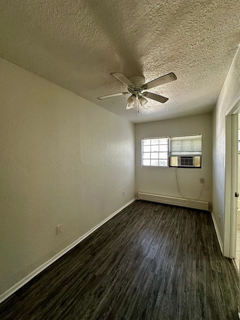 HC - N Mills Ave - 110 B — Photo 3