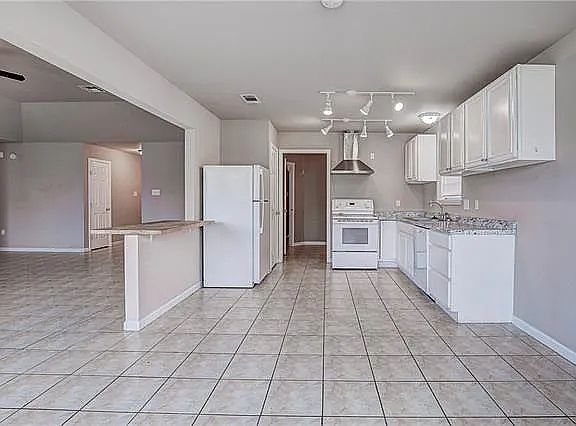 3rd image of 731 La Salle Dr