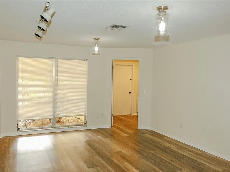 5654 Eichen Cir W — Photo 9
