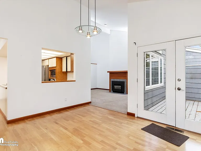 1831 Commodore Dr — Photo 6