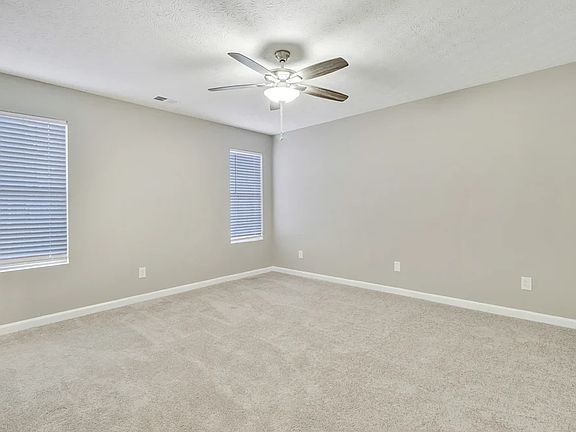 5th image of 620 Waynes Ct SE #1