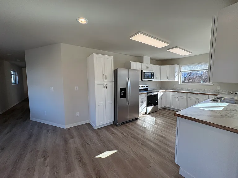 2210 N Arden Ct #B — Photo 28