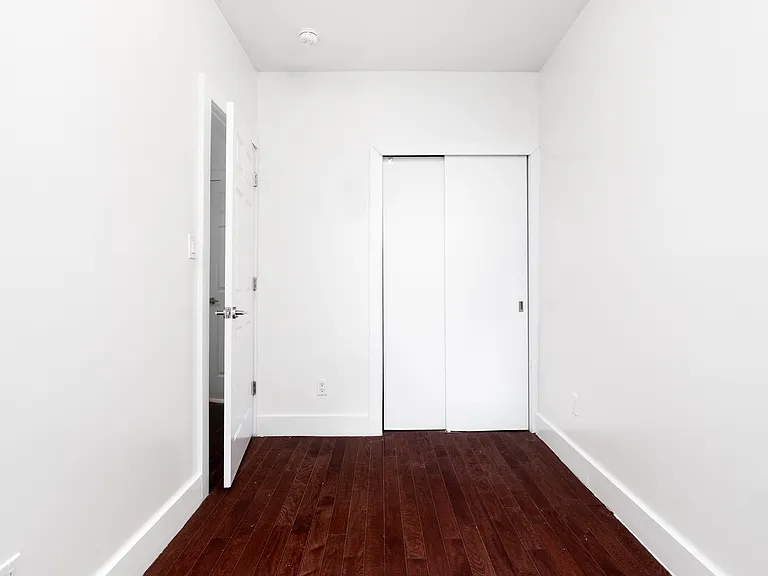 223 Bainbridge St #3R — Photo 8