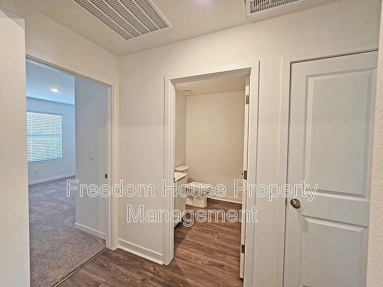660 E Huyana Wind Dr — Photo 8